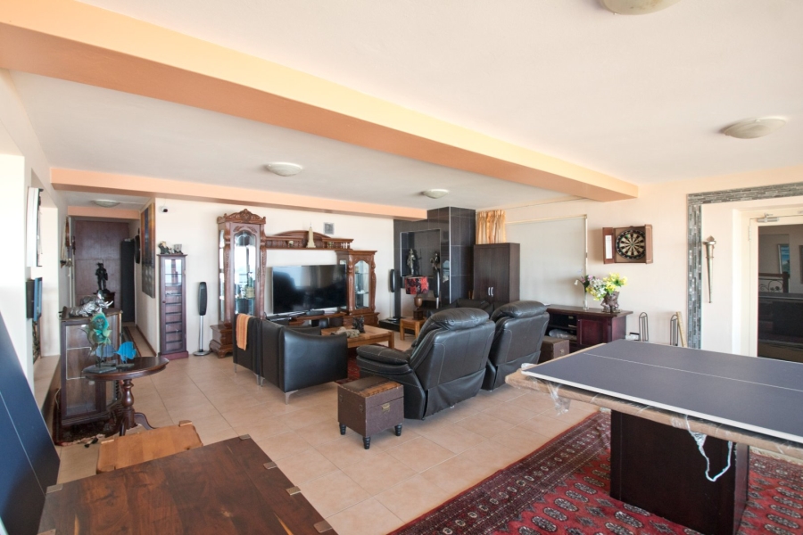 7 Bedroom Property for Sale in Outeniqua Strand Western Cape